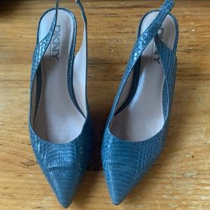 DKNY Kitten heel shoe alligator